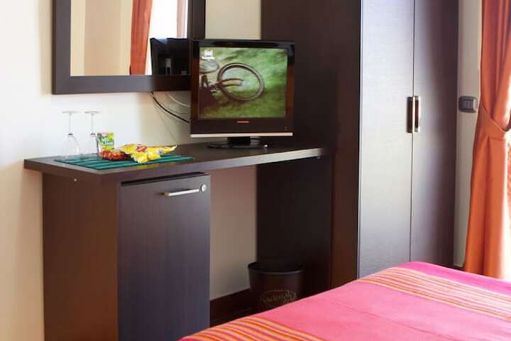 Room 3 of 10