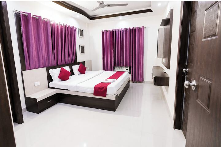 Room 5 of 17