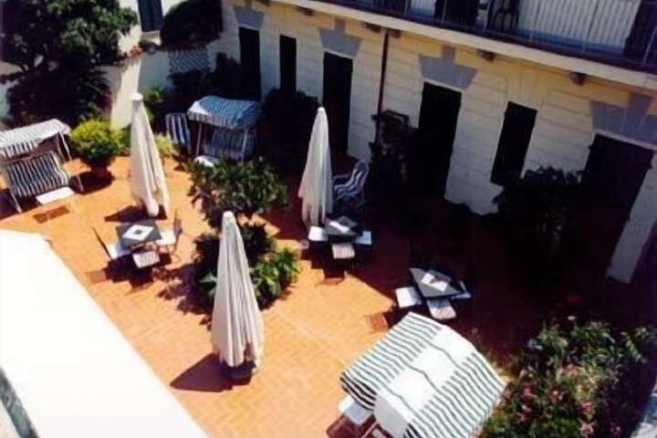 Hotel Exterior 28 of 32