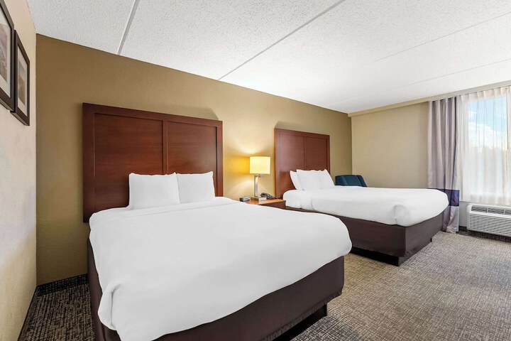 2 Queen Beds (8 of 9)