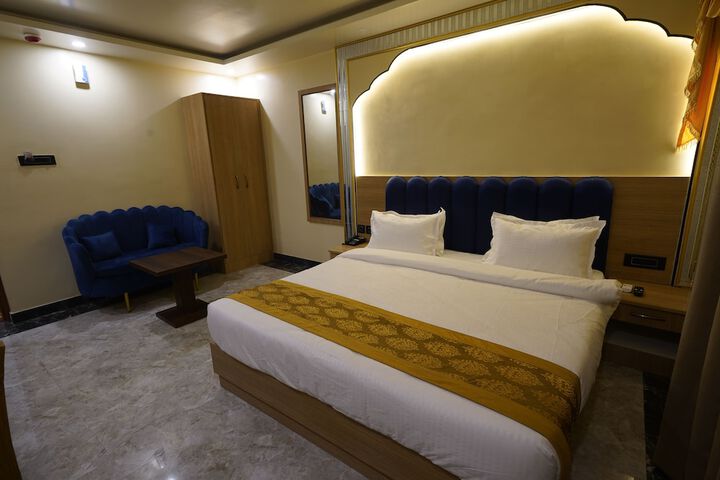 Room 9 of 26