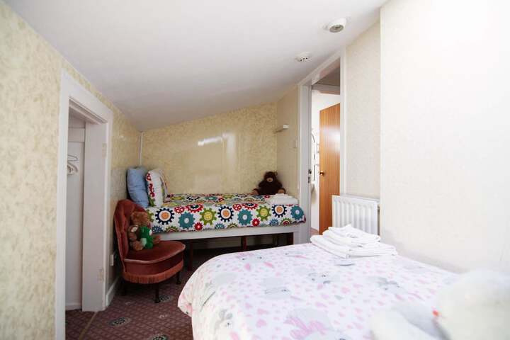 Room 10 of 20