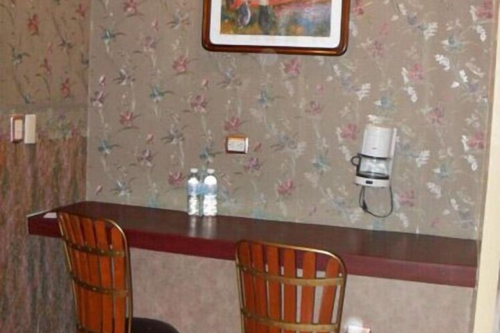 Room 20 of 28