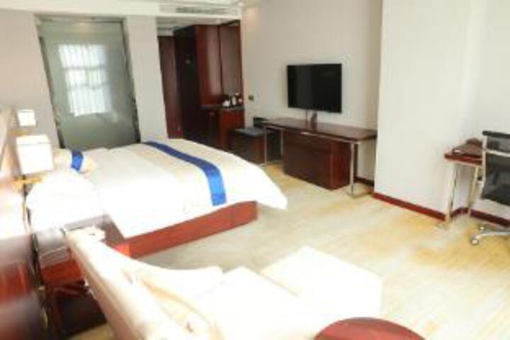 Room 7 of 8