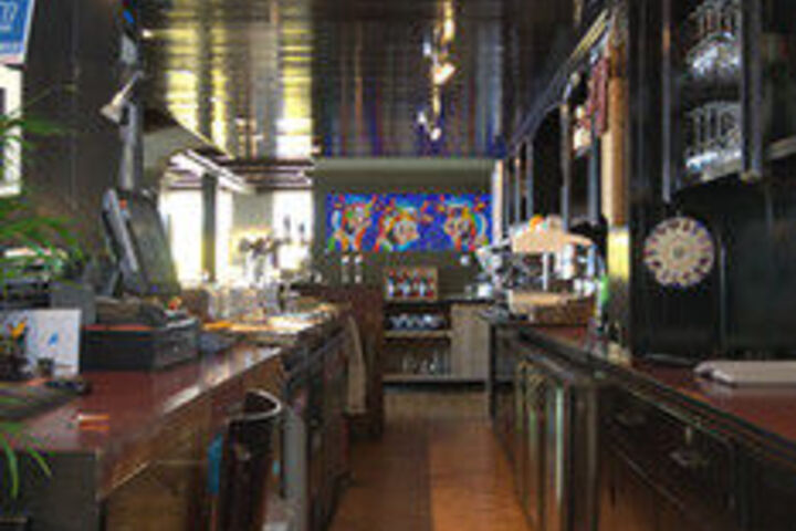 Lounge 22 of 48