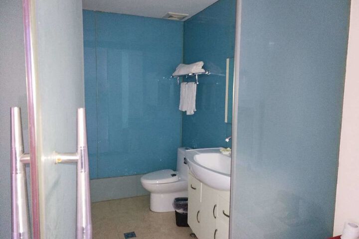 Room 9 of 14
