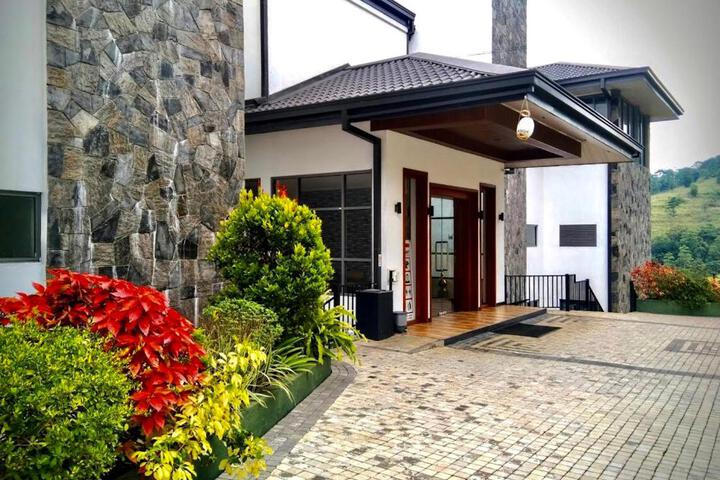 Riverbank Resort Gampola
