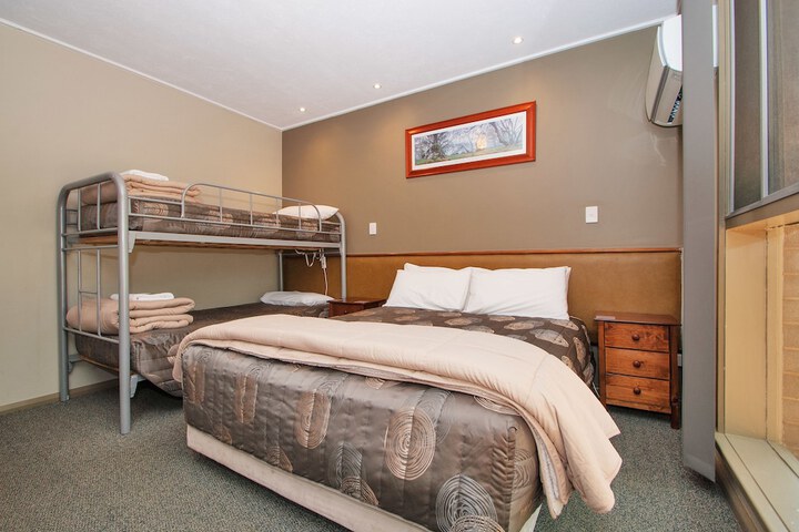 Room 11 of 40