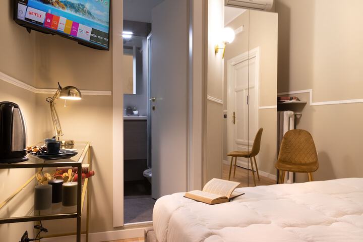 Room 17 of 28