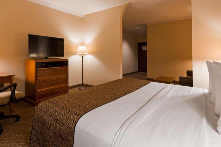 1 King Bed (6 of 6)