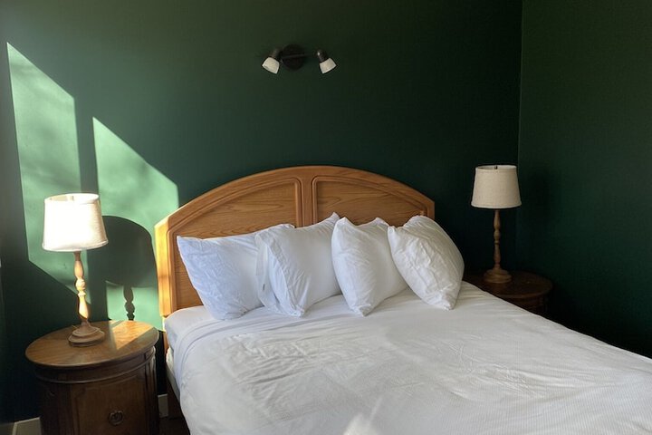 Room 8 of 74