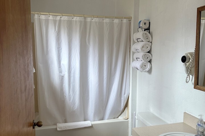 Room 11 of 32