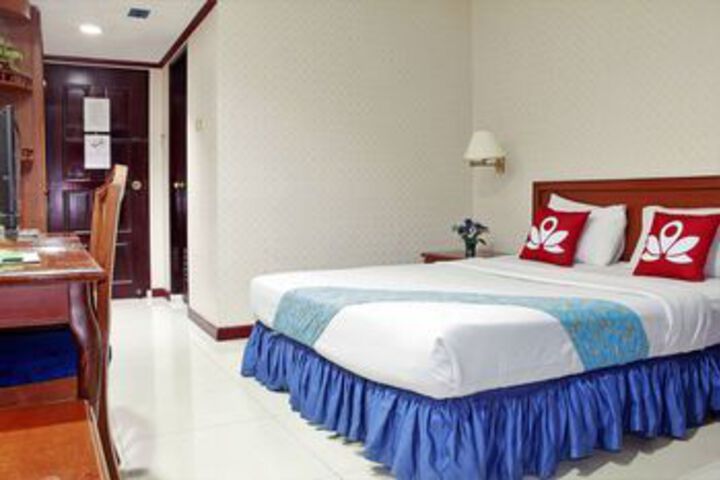 Room 6 of 25