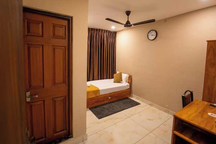 Room 2 of 16