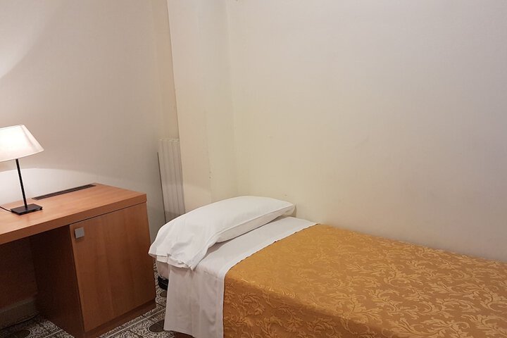 Room 4 of 28