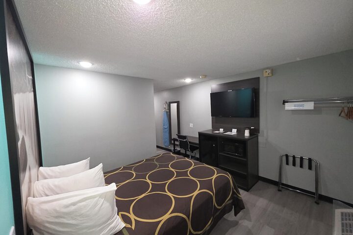 Room 7 of 25