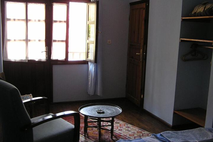 Room 27 of 69