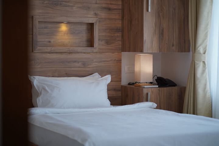 Room 28 of 209