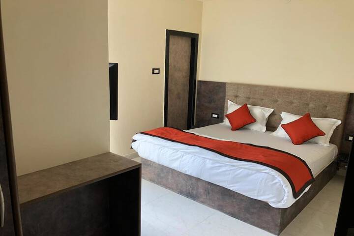 Room 6 of 37