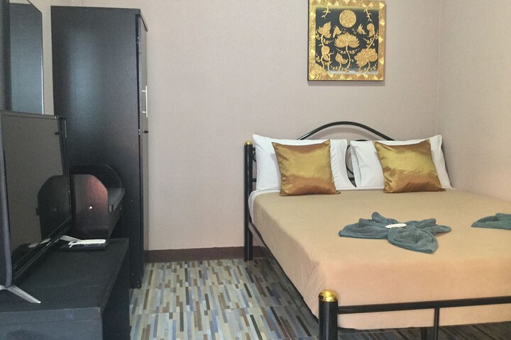 Room 6 of 35