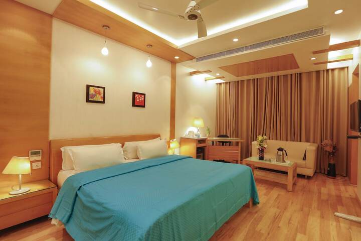 Room 6 of 28