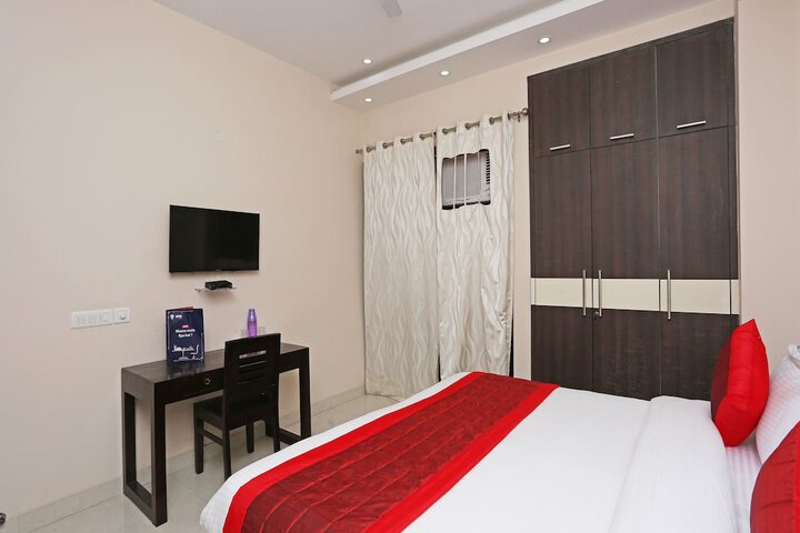 Room 13 of 16