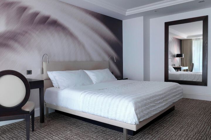 Room 22 of 212