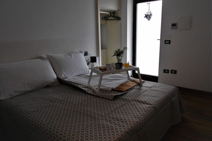 Room 6 of 63