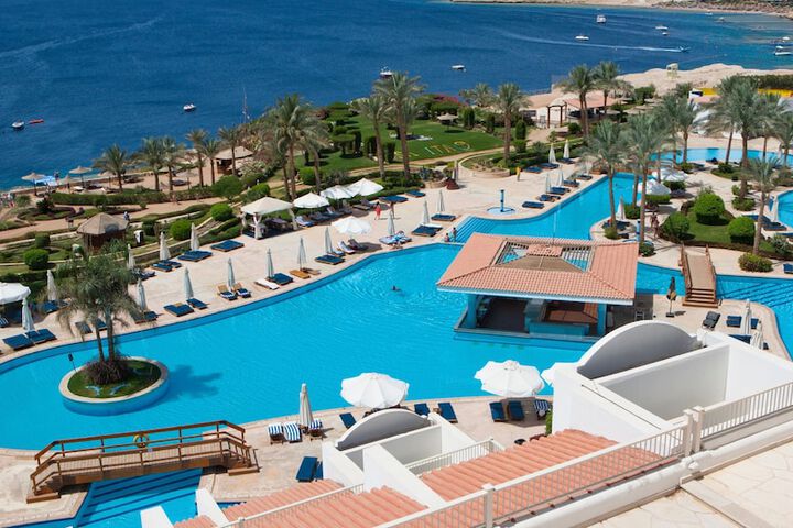 Hotel Pool