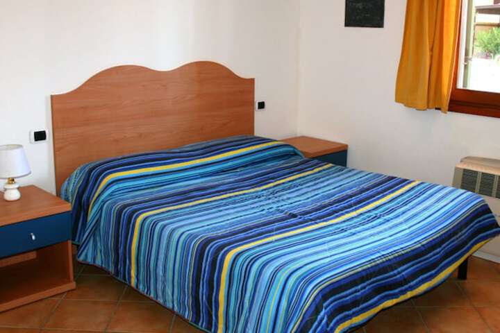 Room 5 of 32