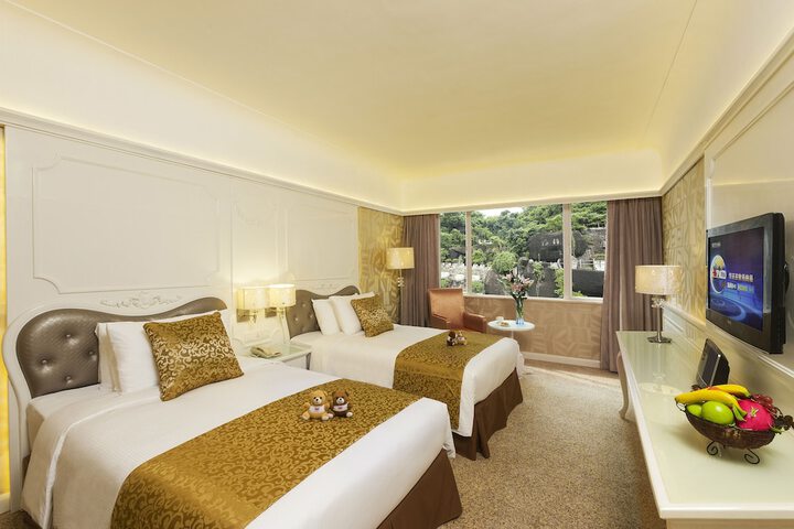 Room 12 of 63
