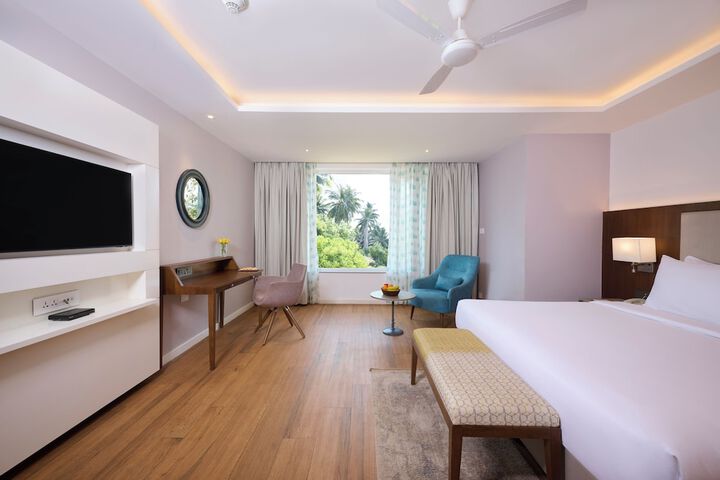 Room 10 of 28