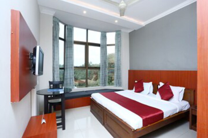 Room 16 of 28