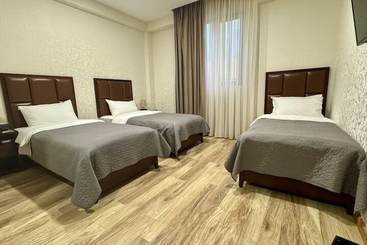 Room 25 of 42