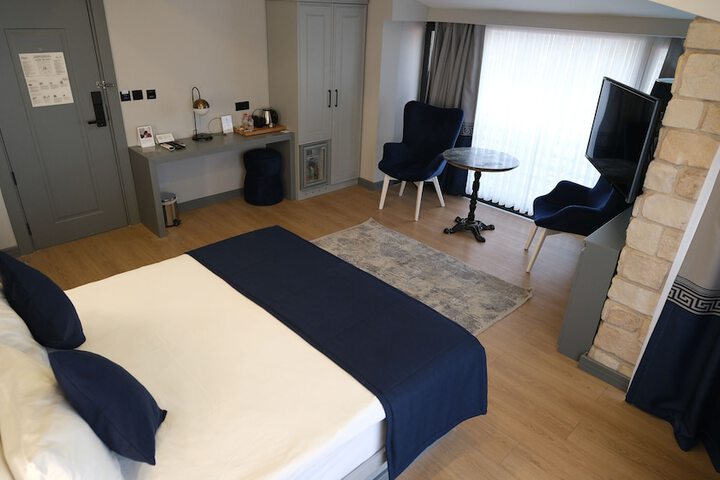Room 12 of 25