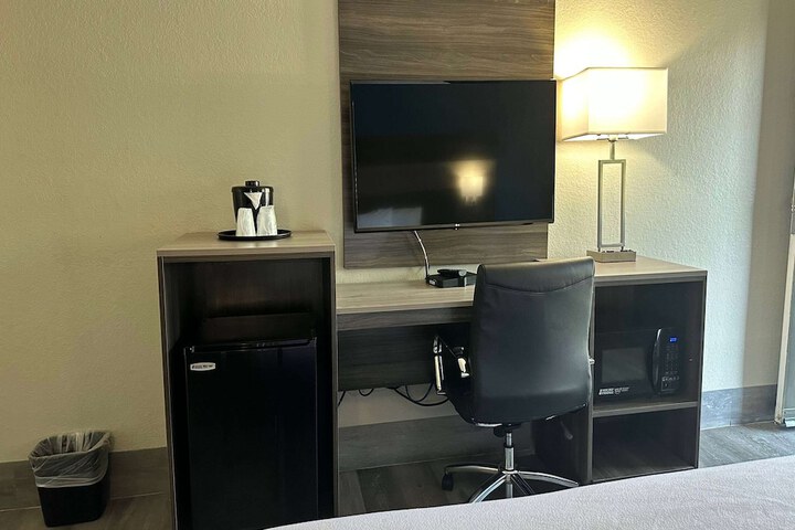 2 Double Beds (5 of 5)
