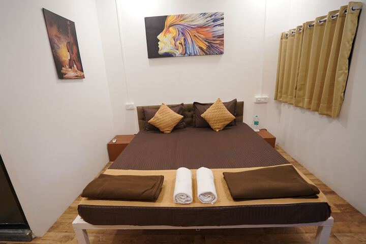 Room 16 of 43