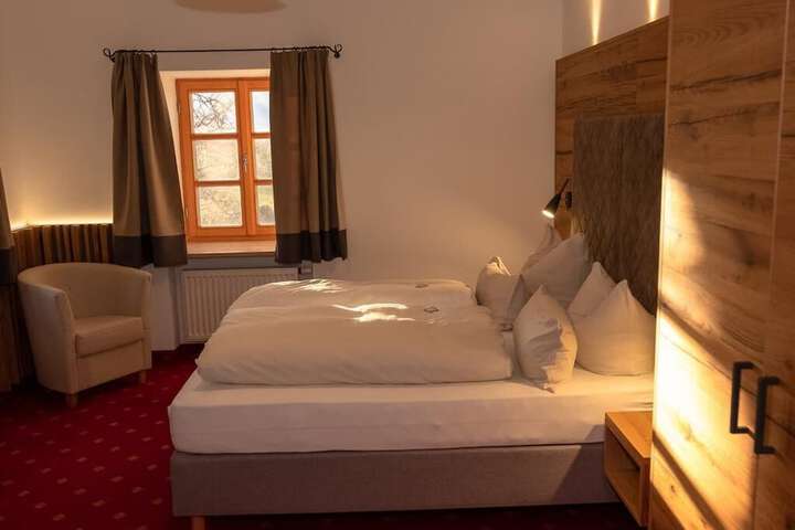 Room 3 of 32