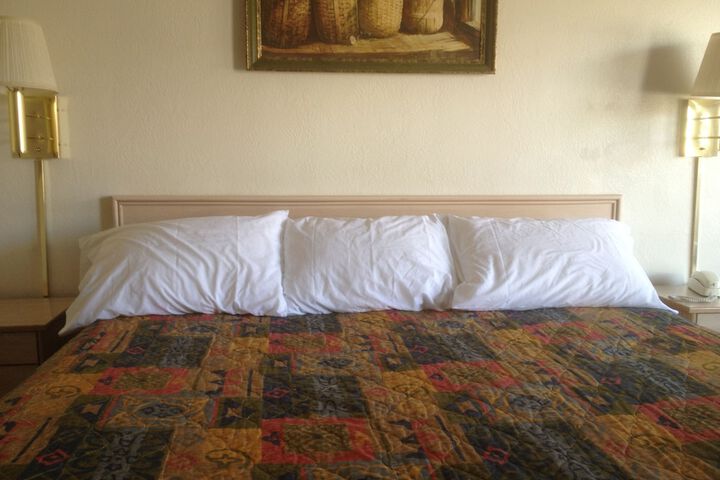 Room 2 of 32