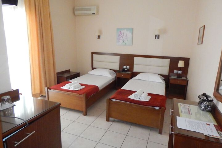 Room 27 of 65