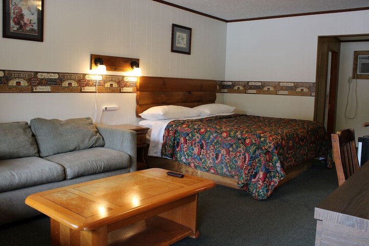 Room 4 of 16