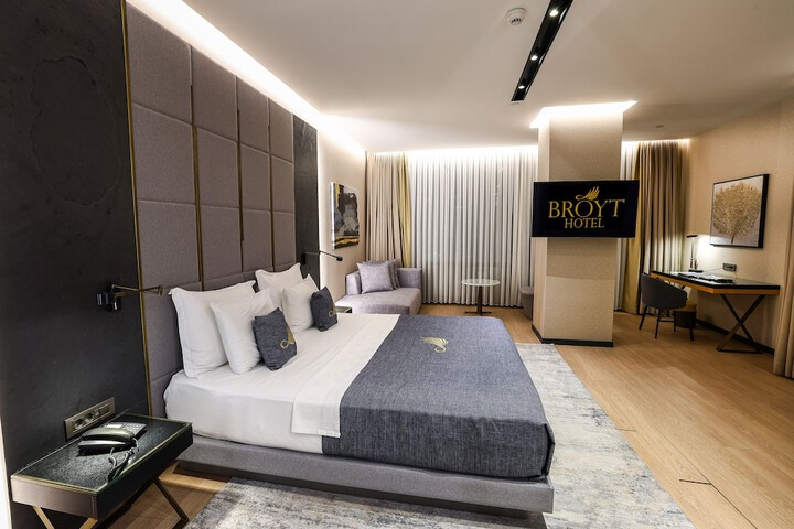 Room 26 of 80