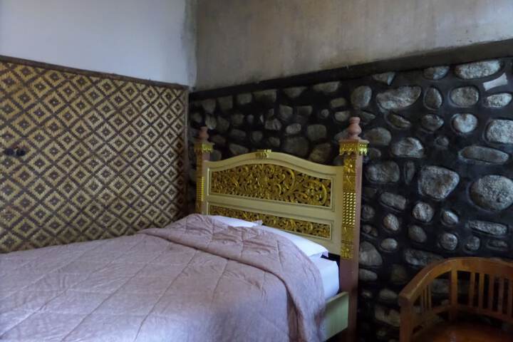 Room 8 of 15