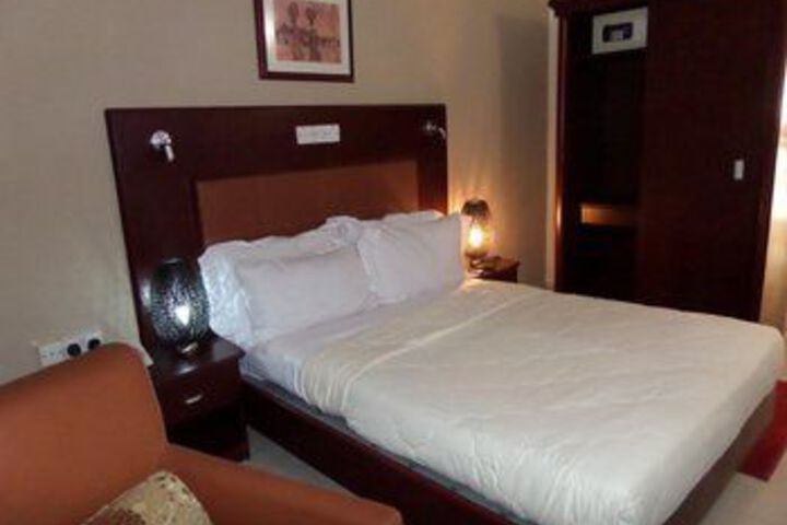 Room 12 of 33