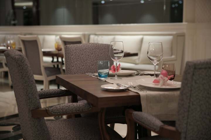 Dining 76 of 95