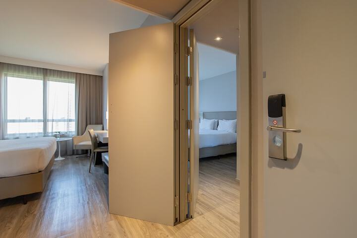 Room 17 of 141