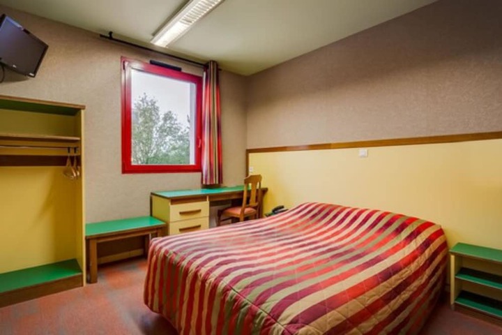 Room 12 of 37