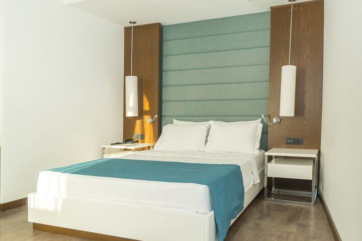 Room 15 of 158