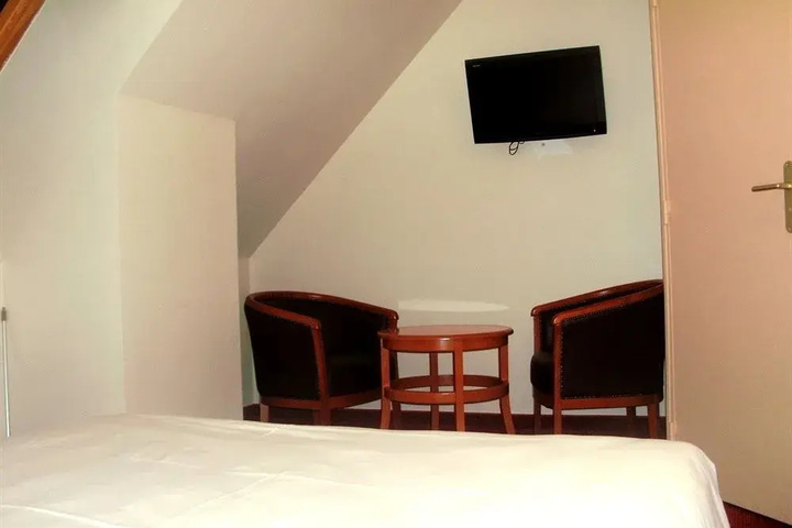 Room 2 of 24
