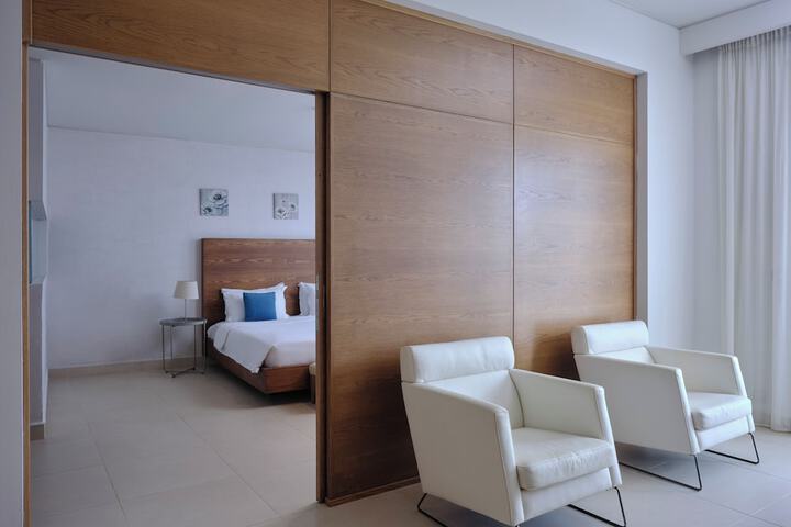 Room 33 of 110